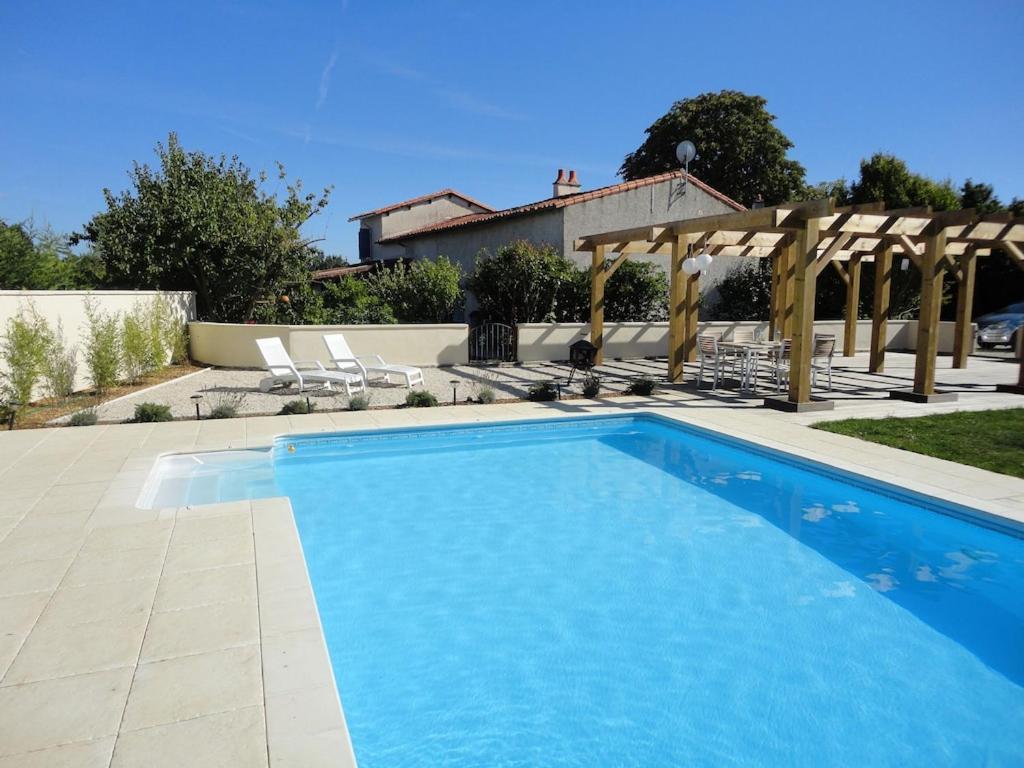 Beautiful Renovated Farmhouse With Private Heated Pool. Villa Saint-Pierre-d'Amilly Dış mekan fotoğraf